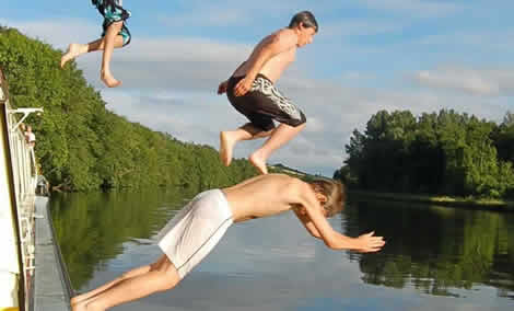 diving from boat
