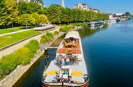 Luciole in Auxerre with crew