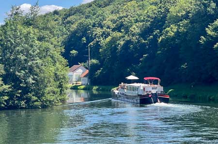 Deckhand Cailan throwing a rope