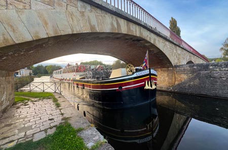 Luciole in the port at night
