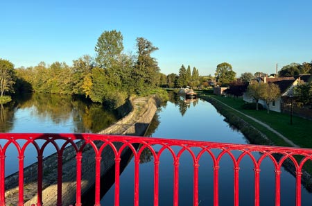 Luciole in the port at night