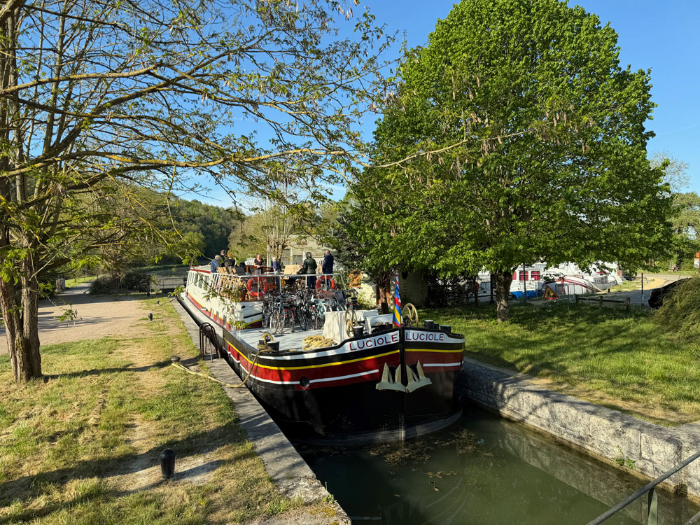 Canal cruise Burgundy