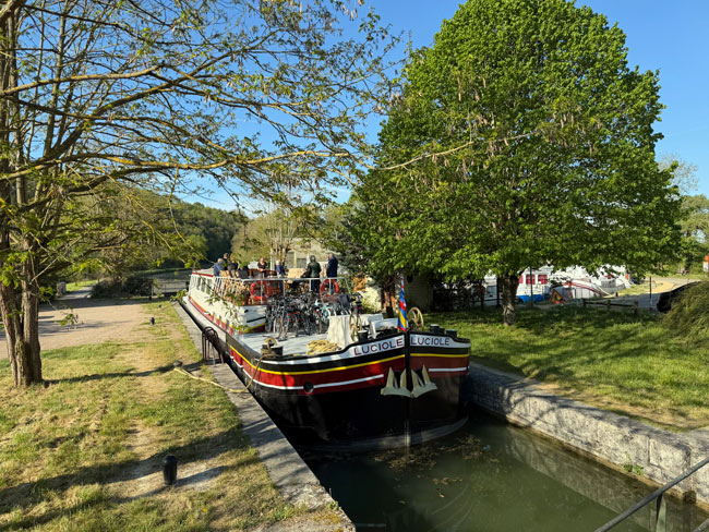 Barge loading dock