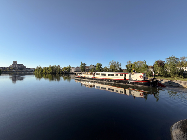 Barge loading dock