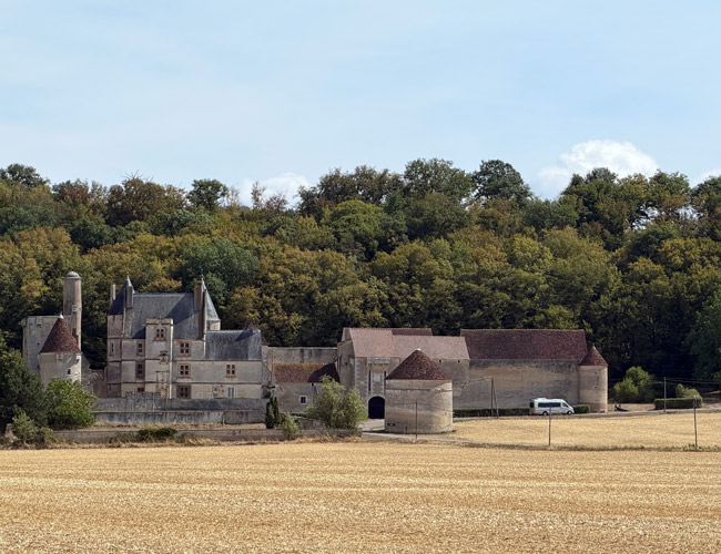 The bus driving past the Chateau de Faulin