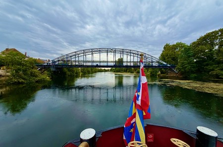 Three-generation family cruise aboard the Luciole