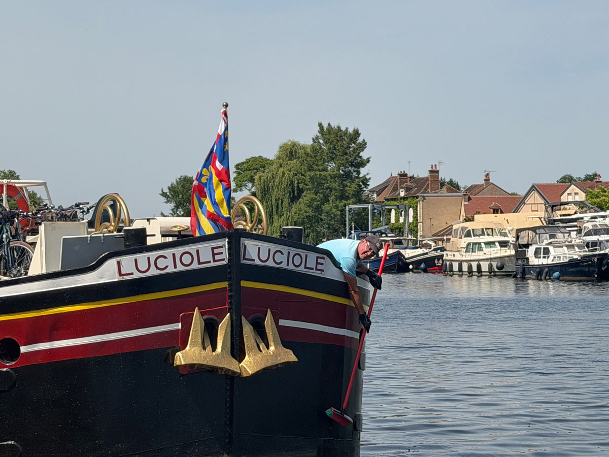 Canal cruise Burgundy