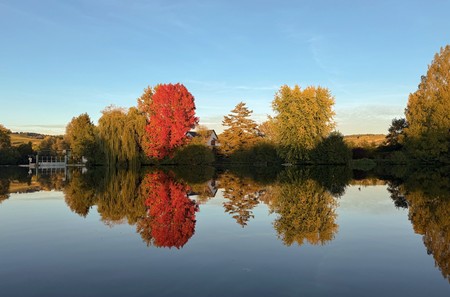 Autumn reflections on the River Yonne at Vincelles