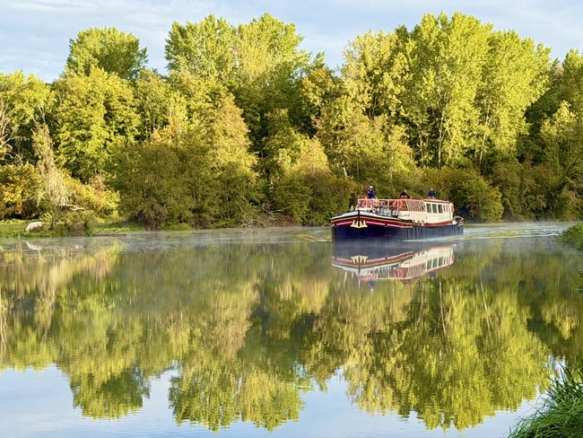 Luciole cruising the River Yonne in autumn sunshine