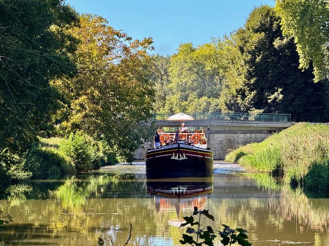 Hotel Barge Luciole cruising through the early autumn landscape