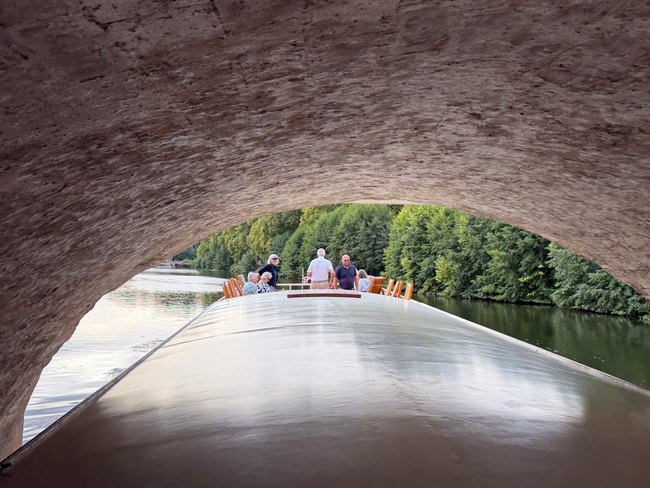 Luciole passing beneath the Pont Paul Bert