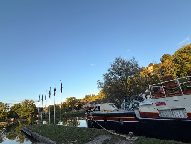 Luciole moored at Châtel-Censoir