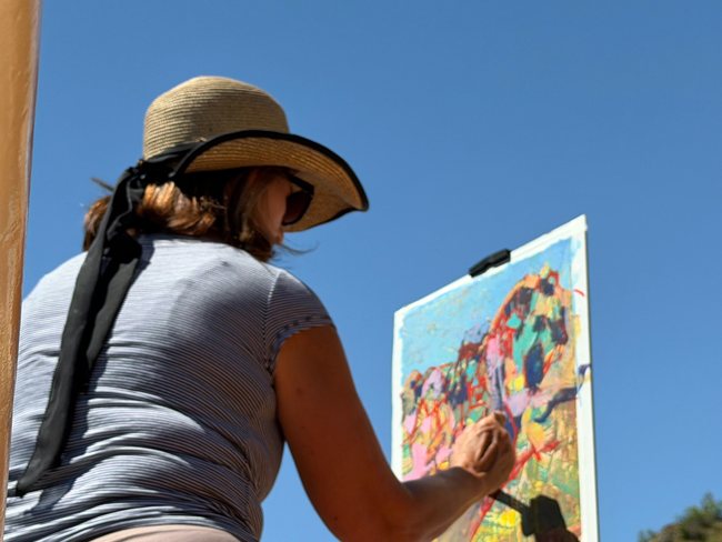 Guest painting during the Luciole Art Cruise