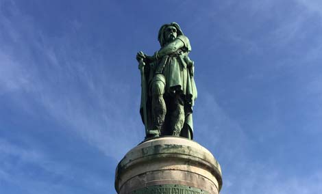 Alesia statue of Vercingetorix