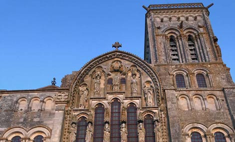Vézelay basilica front